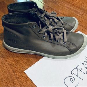 KEEN almost new ankle Lorelei chukka boot sneakers
